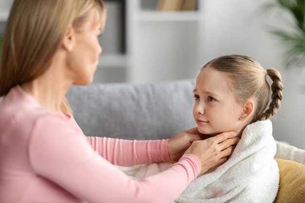 Как проводить осмотр горла у ребенка