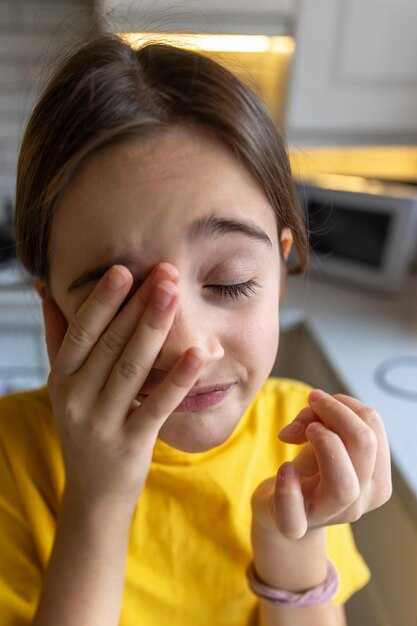 Как правильно очистить область вокруг глаза?